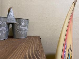 【point 3】
お客様をお迎えする玄関は
調湿•消臭効果抜群の
グラフェンストーン塗り壁を採用